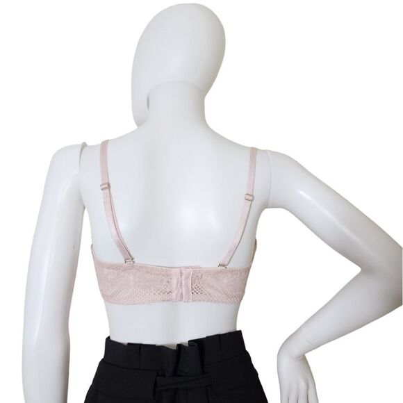 Jessica Simpson bra - Picture 5 of 13